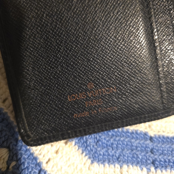 Black Textured Wallet - Picture 6 of 9